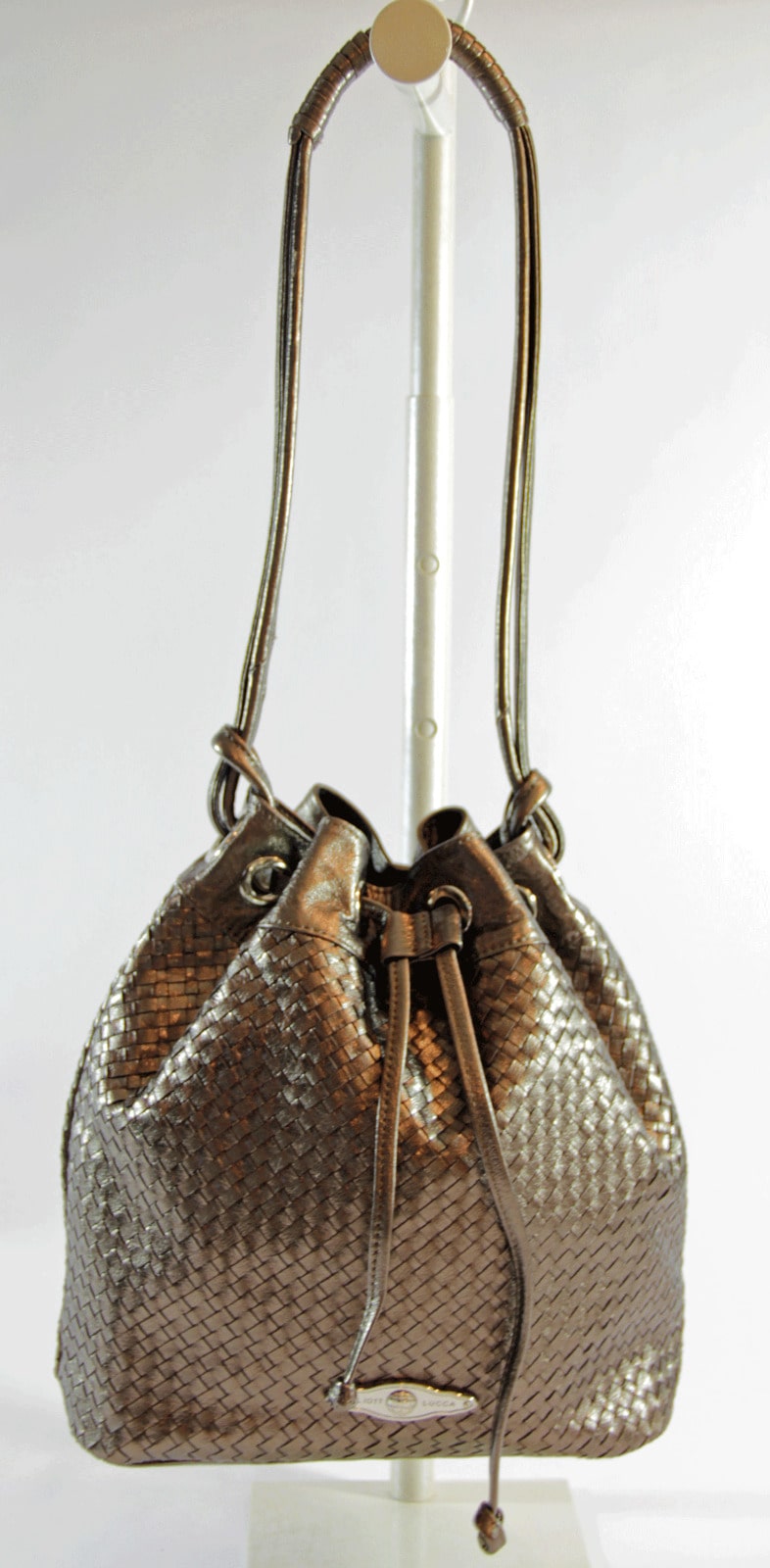 

ELLIOTT LUCCA DRAWSTRING SHOULDER BUCKET BAG