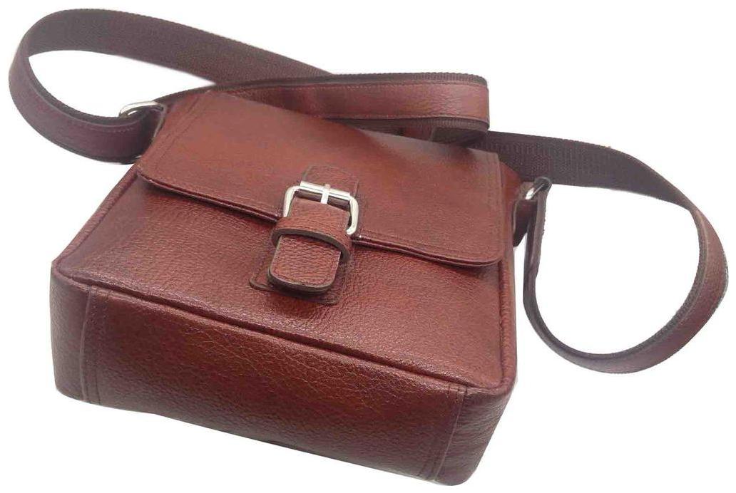 

Essart grainy print Genuine Leather Messenger Bag (31 75 cm (12 50 Inch) x 25 4 cm (10 Inch) x 10 16 cm (4 Inch))- cherry