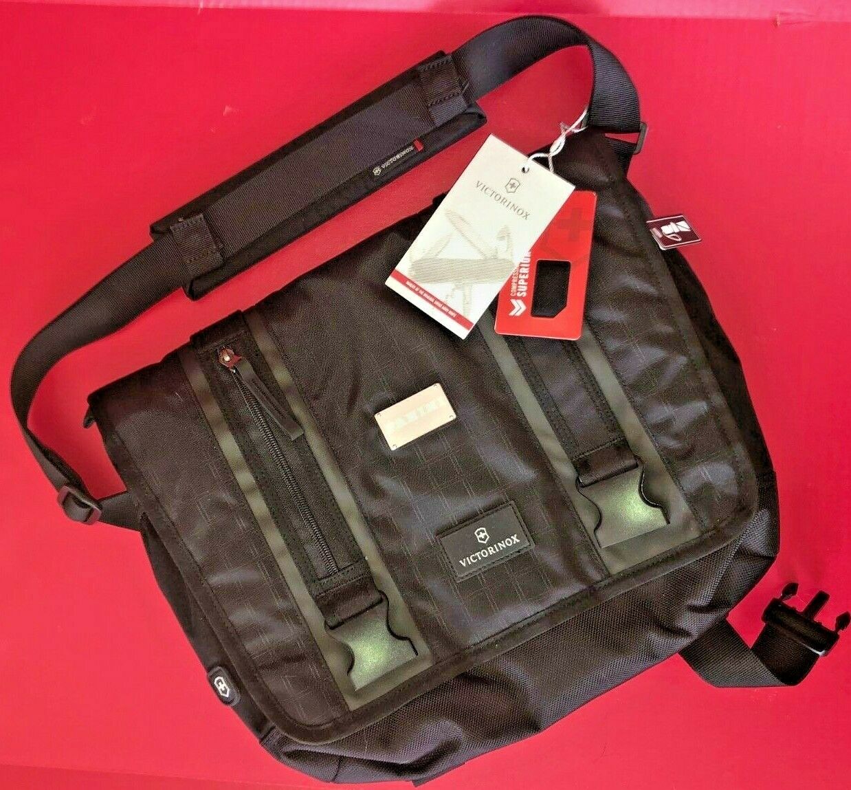

VICTORINOX MESSENGER ATTACHE COMPUTER LAPTOP BAG BLACK OVER THE SHOULDER