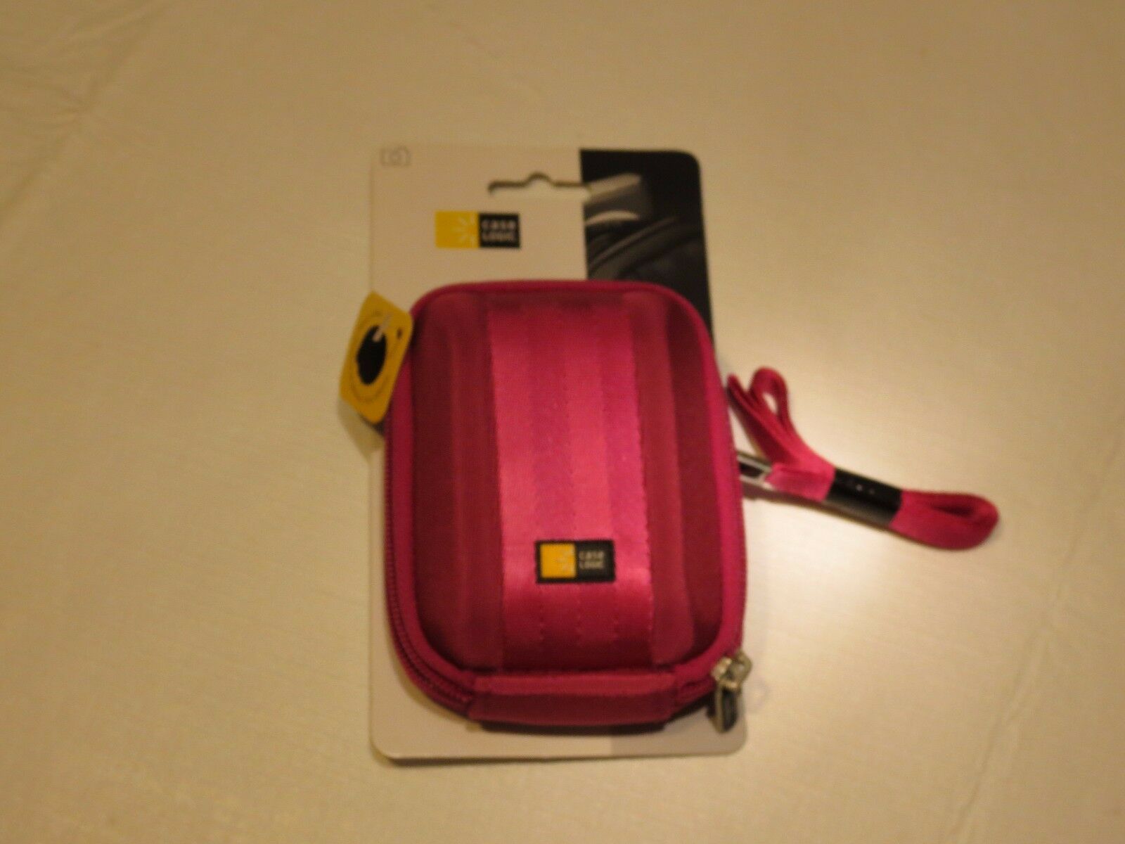 

Case Logic camera case magenta pink QPB-201 plush lining travel carry strap NEW