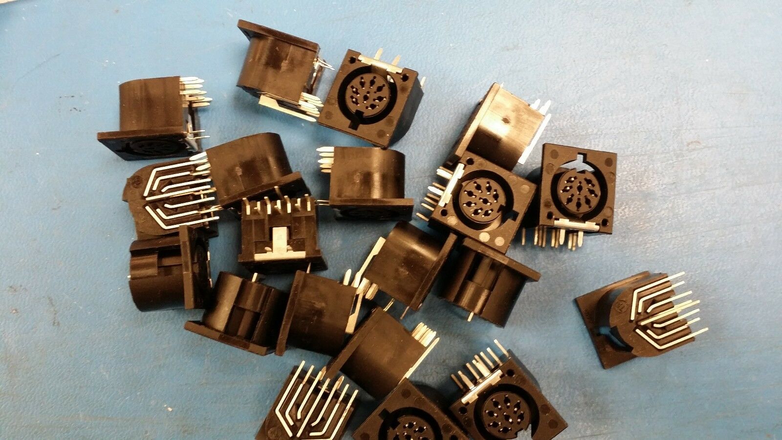 

(2 PCS) 5211511-1 TYCO Circular DIN Connectors 8P DIN CONNECTOR