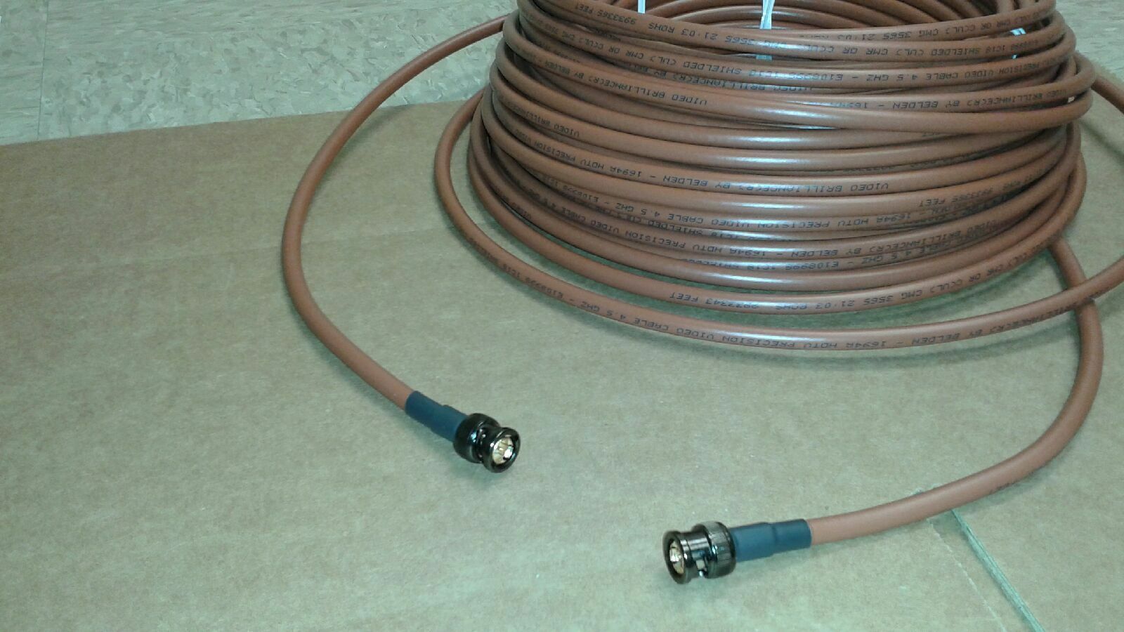 

Belden 1694A HD-SDI RG-6 Digital Video Cable 4 5 GHZ BNC Male to BNC Male100 ft