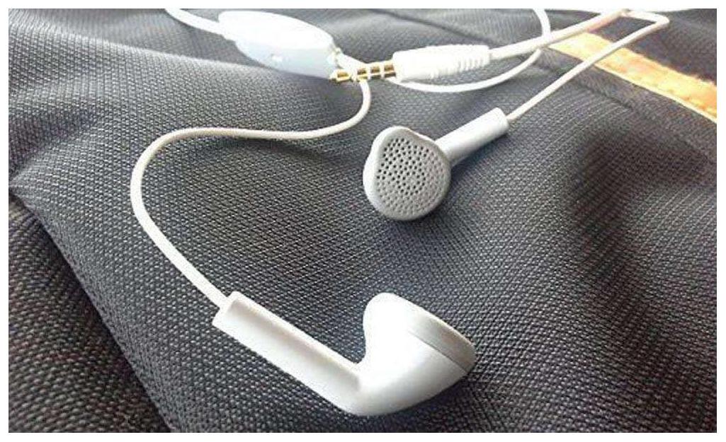 

AVYUKTA YS EARPOD YS EARPOD In-Ear Wired Headphone ( White )