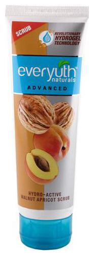 

Everyuth Naturals Advanced Hydrating Exfoliating Walnut Apricot Scrub 100 g