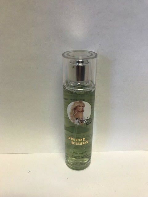 

Lot Of 3 Jessica Simpson Sweet Kisses Vanilla Cupcake 1oz 29 5ml NNB Rare Item