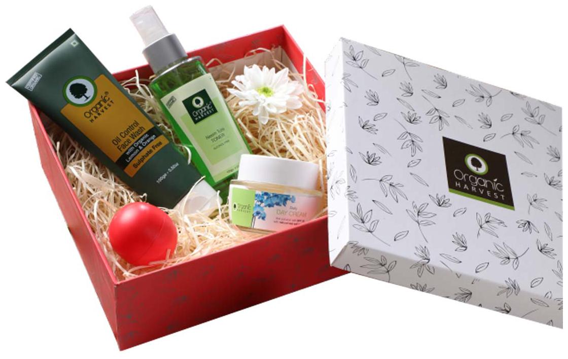 

Organic Harvest Gift Box (Oil Control Face Wash 100g Neem Tulsi Toner 125ml Daily Day Cream 50g Organic Strawberry Lip Balm 10g)