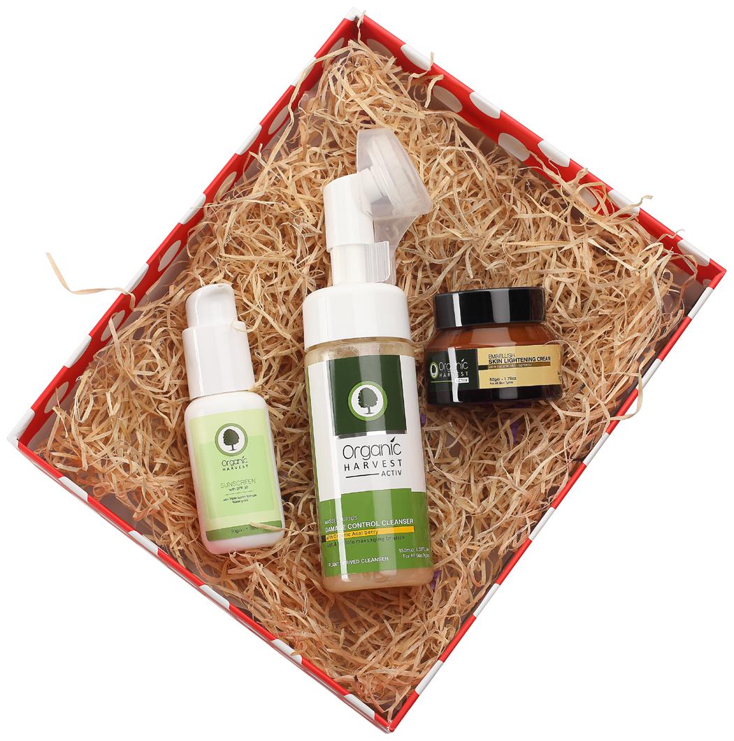 

Organic Harvest Gift Box (Masseuscious Damage Control Cleanser 150ml Embellish skin lightening cream 50g Sunscreen with SPF 30 50g)