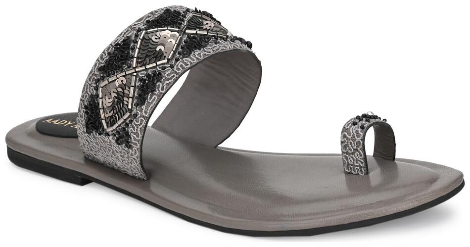 

AADY AUSTIN Women Grey One Toe Flats