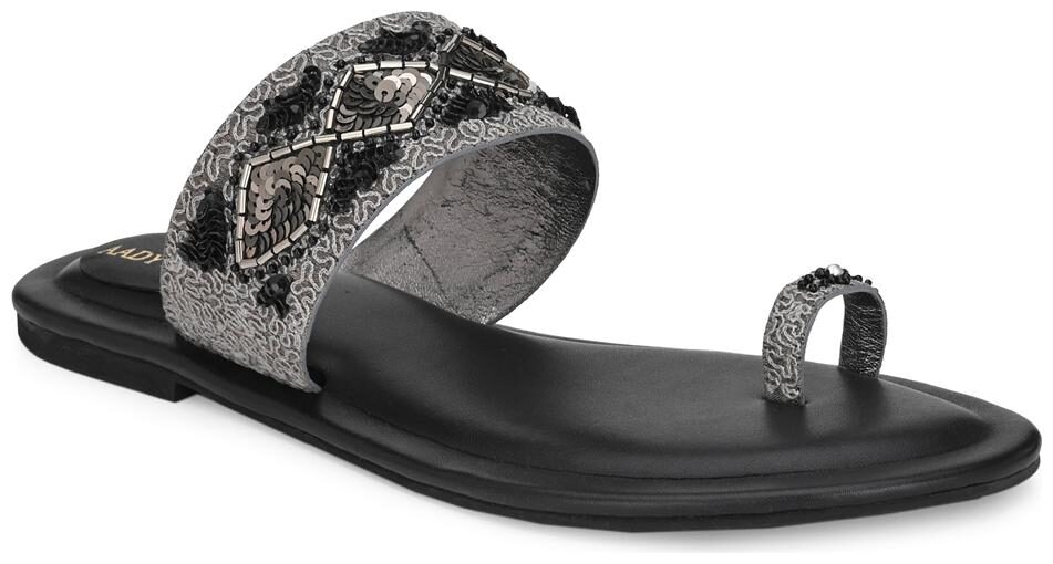 

AADY AUSTIN Women Black One Toe Flats