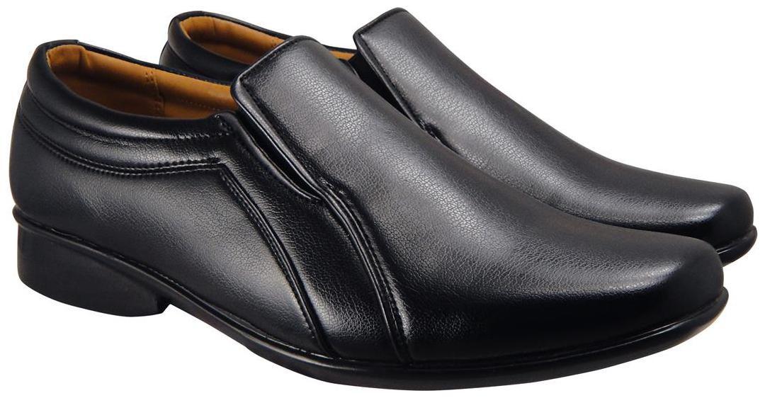 

Action Men Black Slip-On Formal Shoes