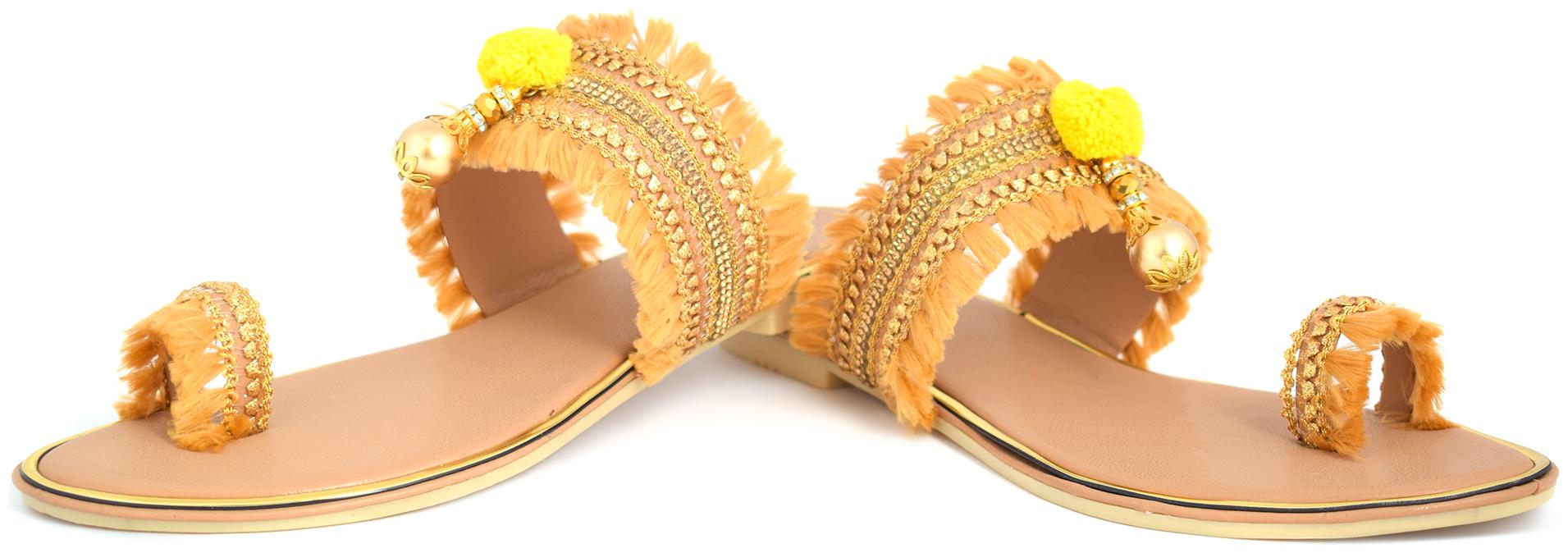 

AISHWARY GLAMS Women Brown One Toe Flats