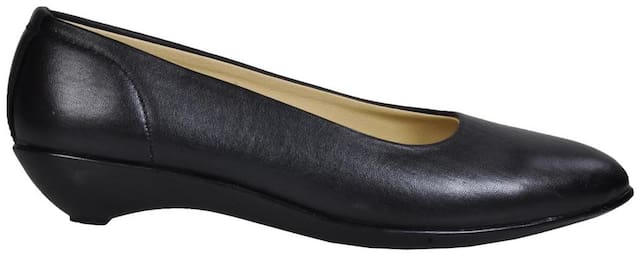 Ajanta Round Toe Bellies For Women ( Black )
