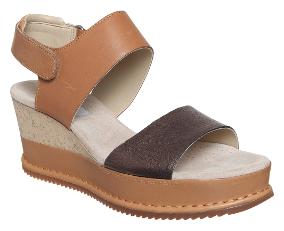 

Clarks Women Tan Sandals
