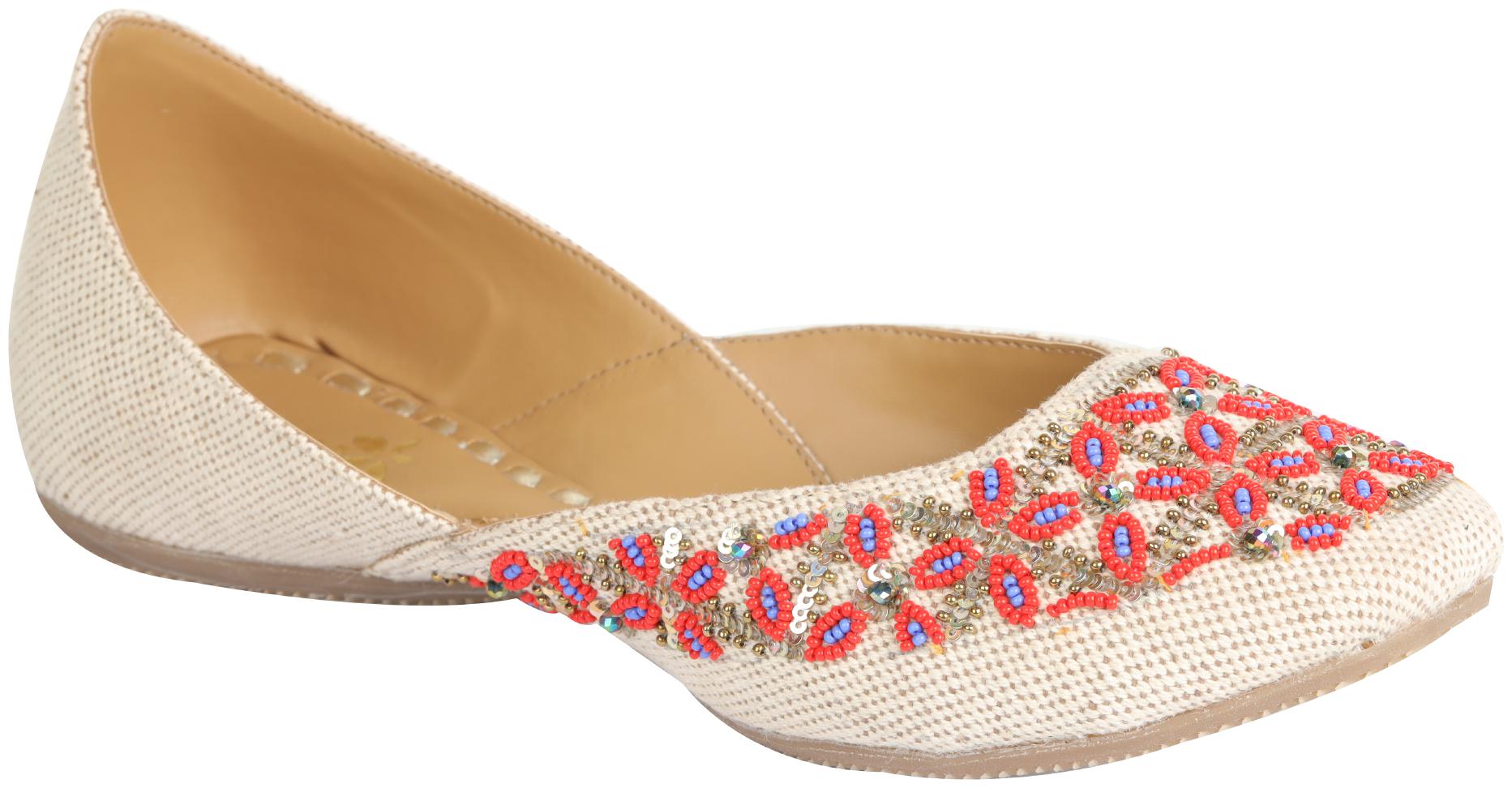 

Amica Slexia Women Beige Mojaris