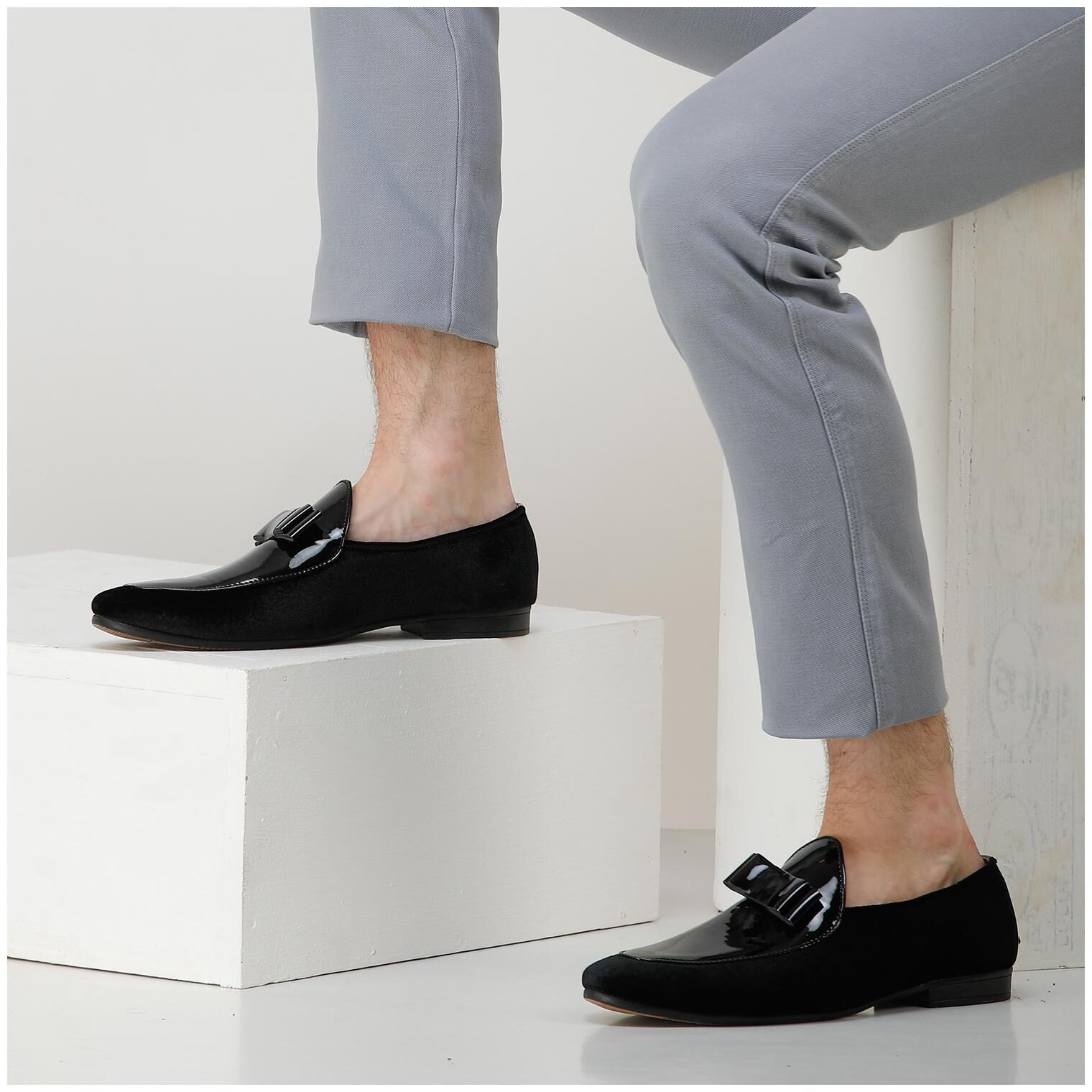 

Appitite Men Black Loafers