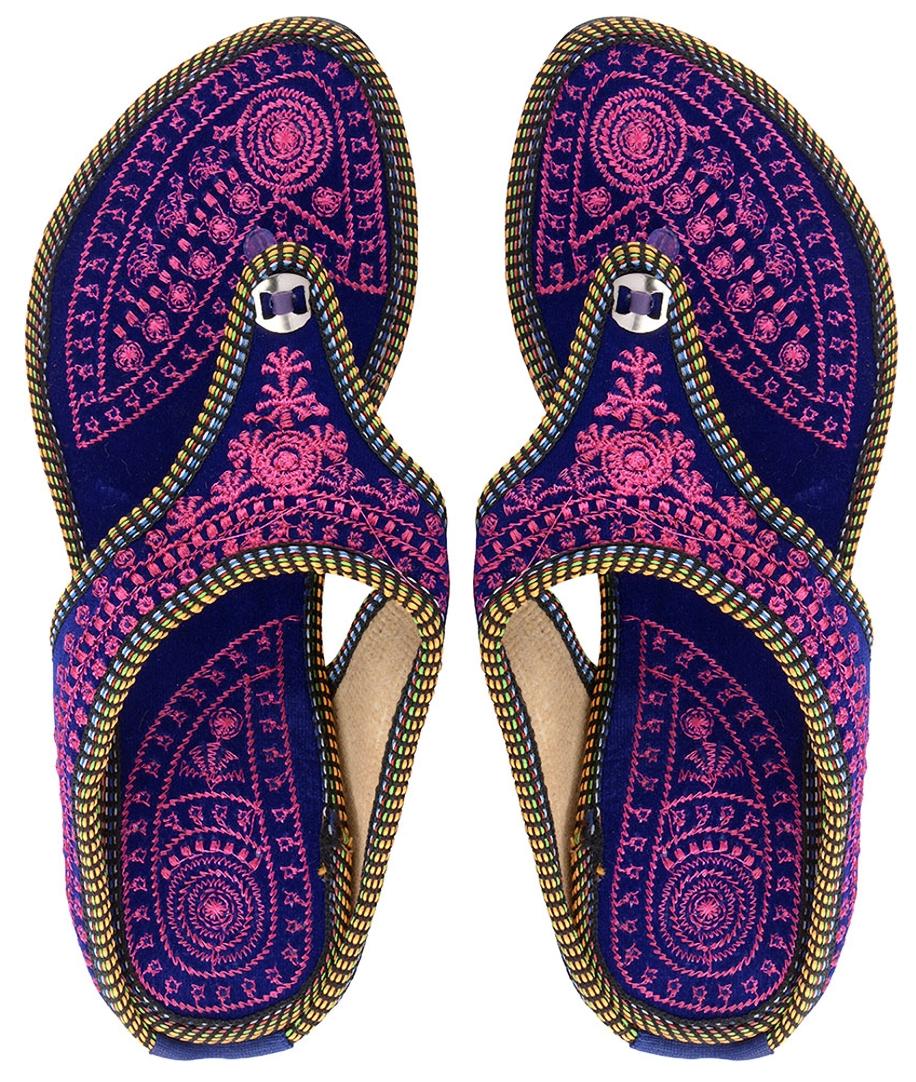 

AR Women Black Bellies