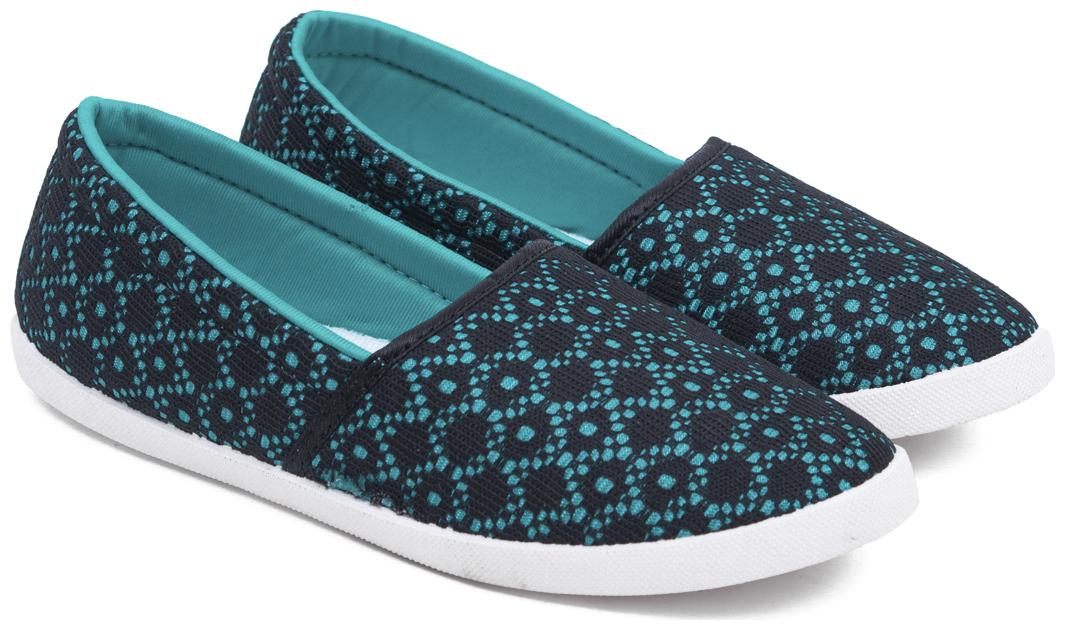 

Asian Women Green Slip-On Shoes