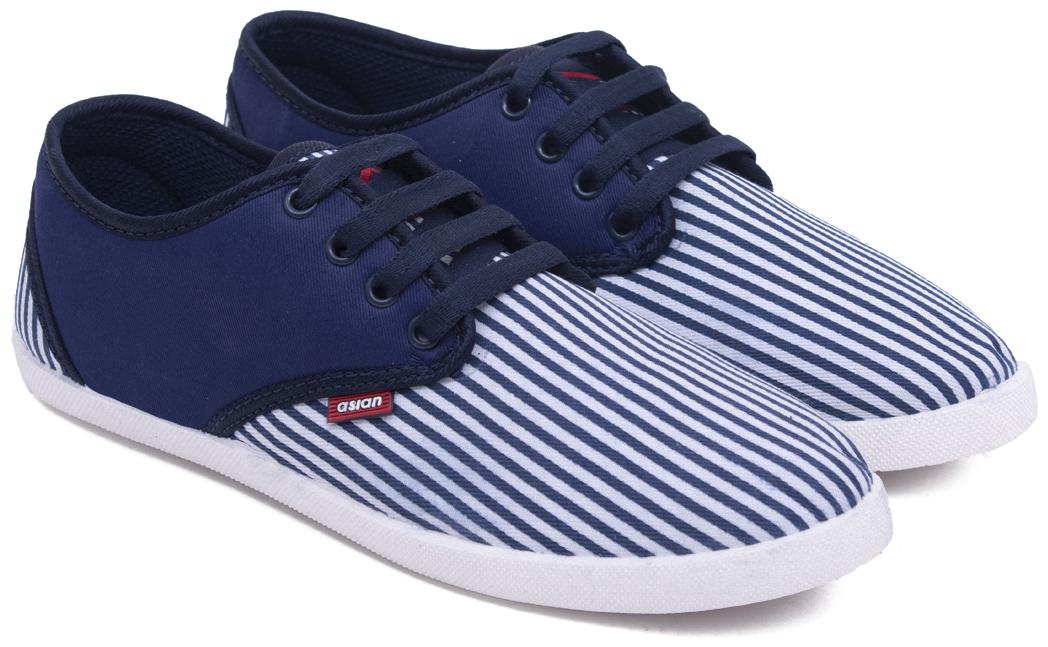 

Asian Women White Blue Casual Shoes