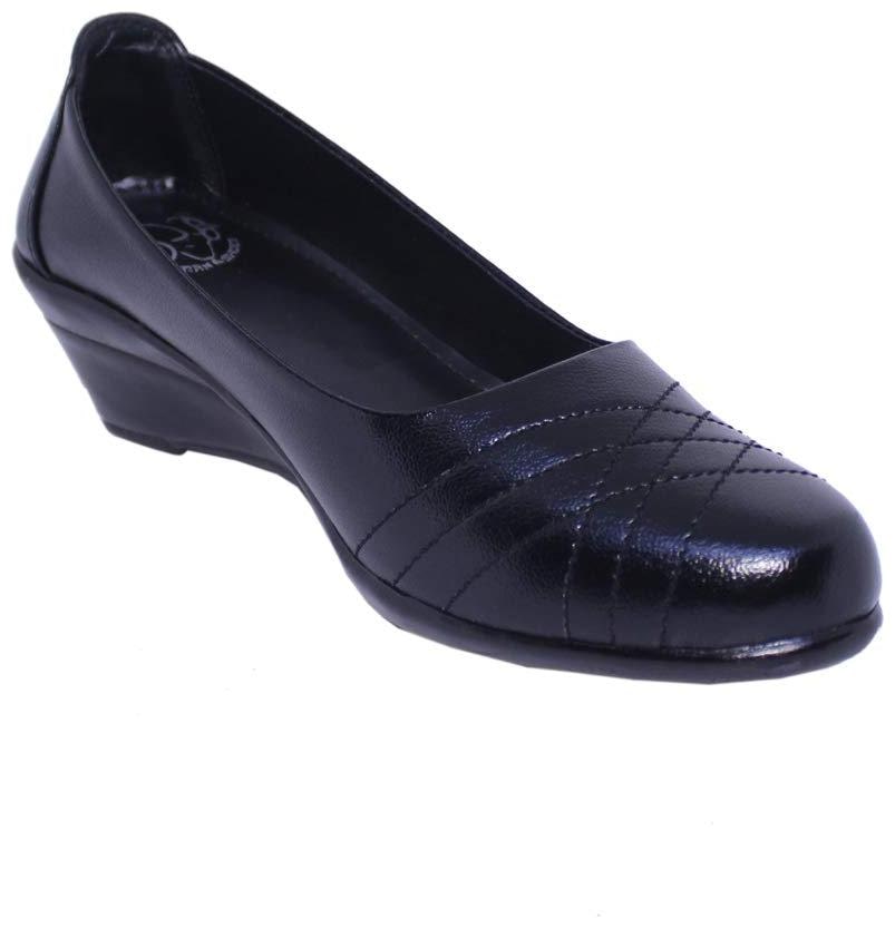 

BARANSHOES Women Black Wedges