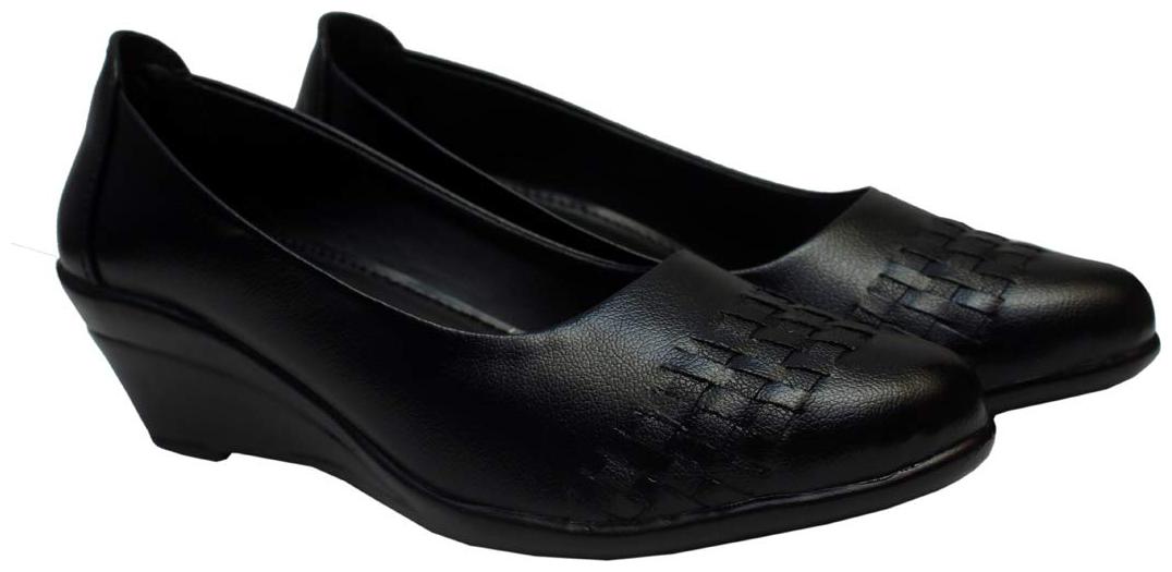 

BARANSHOES Women Black Wedges