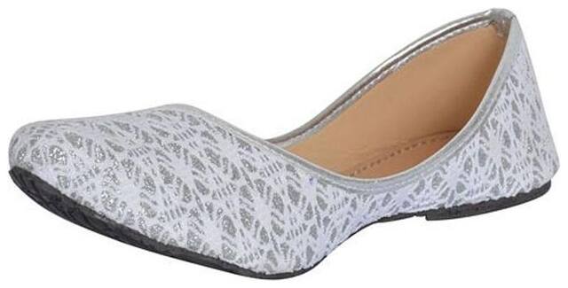 Belly shoe for women in white colore silver shade