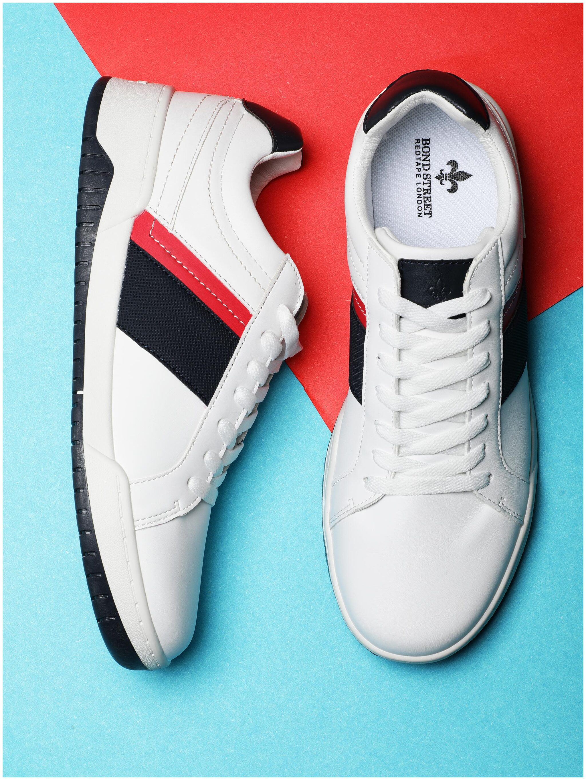 

Bond Street by Red Tape Classic Men White Classic Sneakers - Bse0505