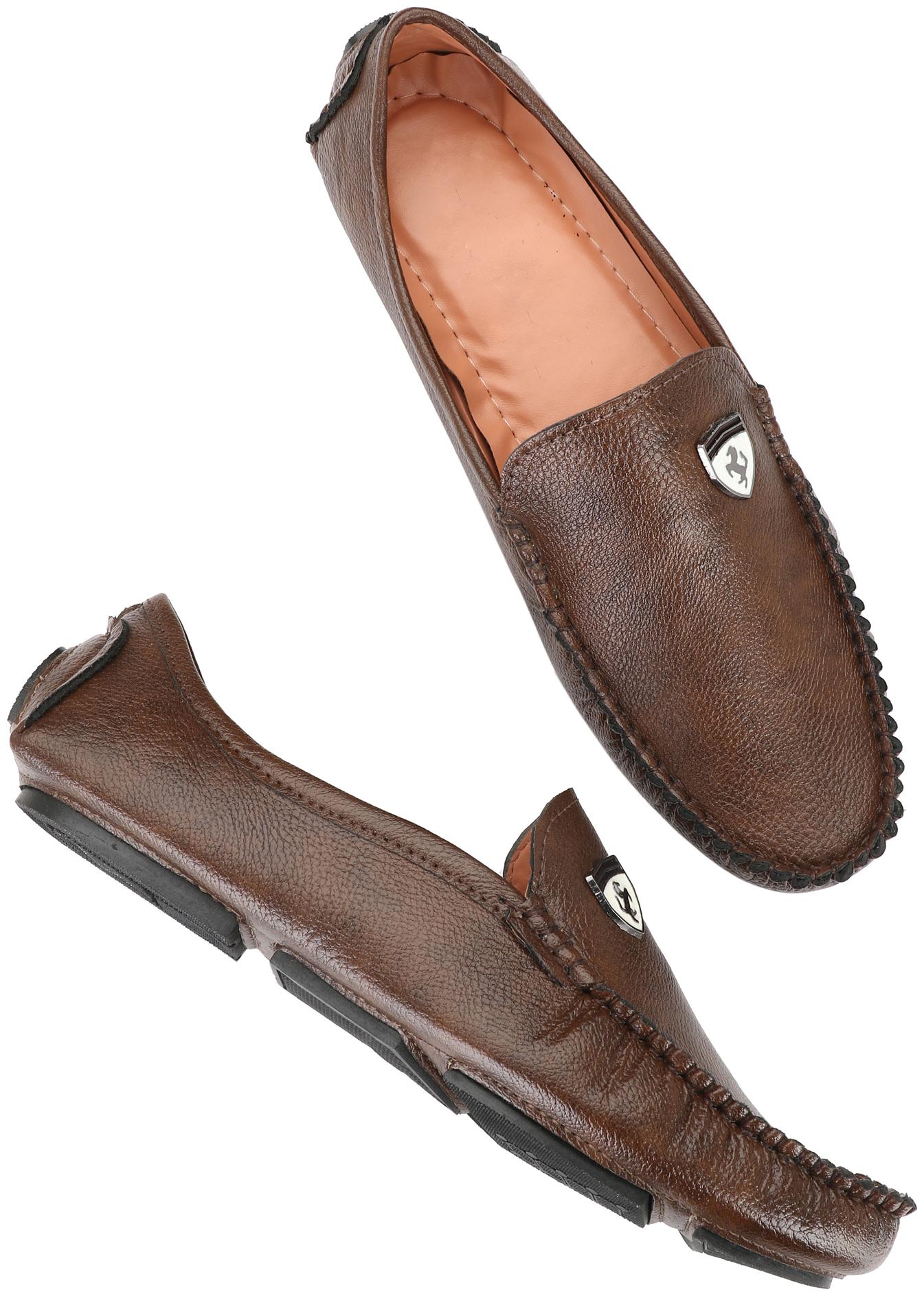 

BRAWO Men Brown Loafers