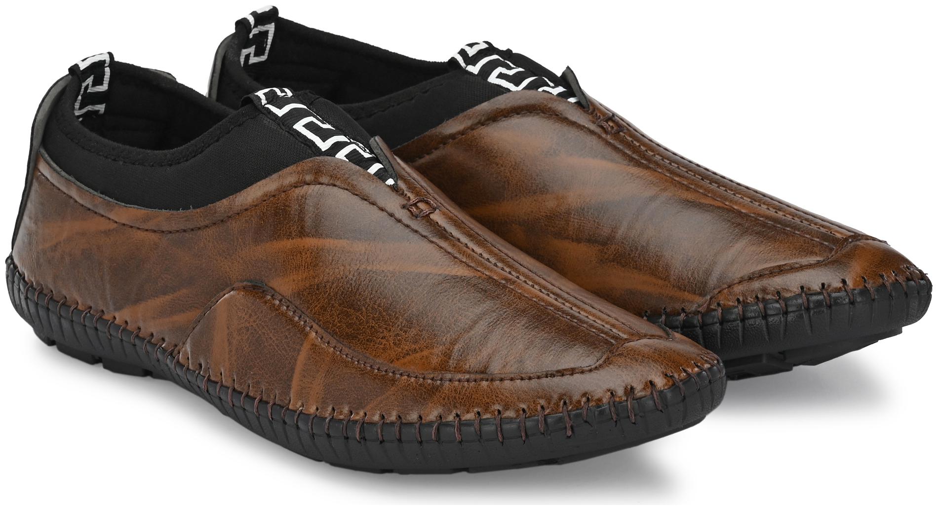 

BRAWO Men Brown Loafers