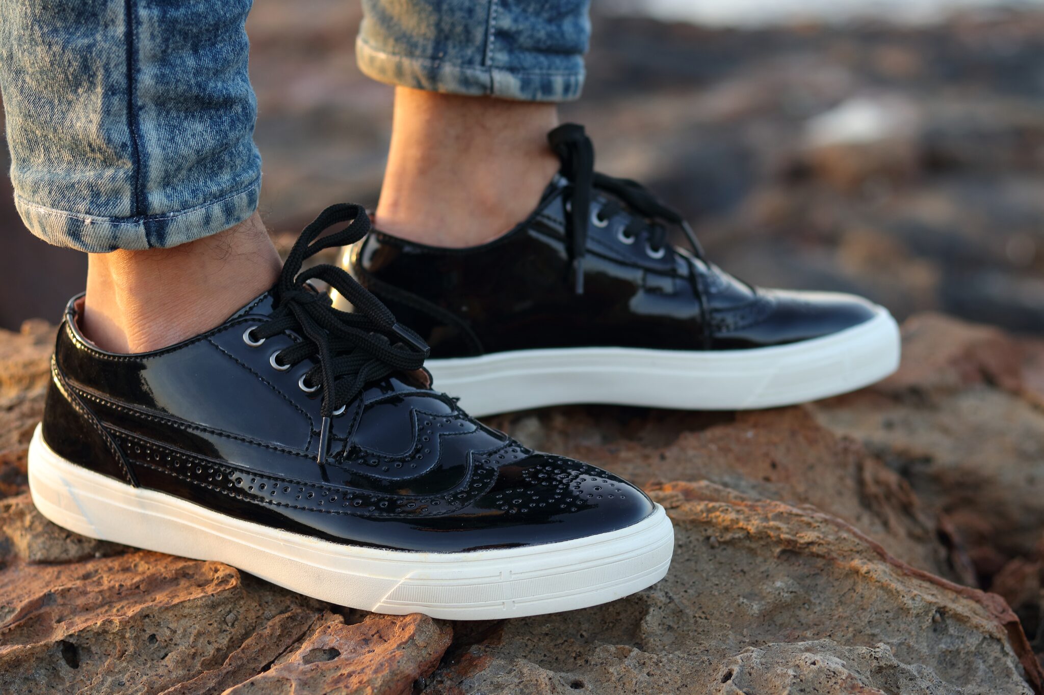 

Enso Imported Men s Black Sneakers