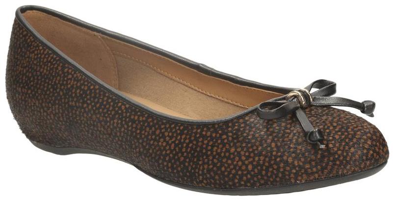 

Clarks Women Brown Bellies