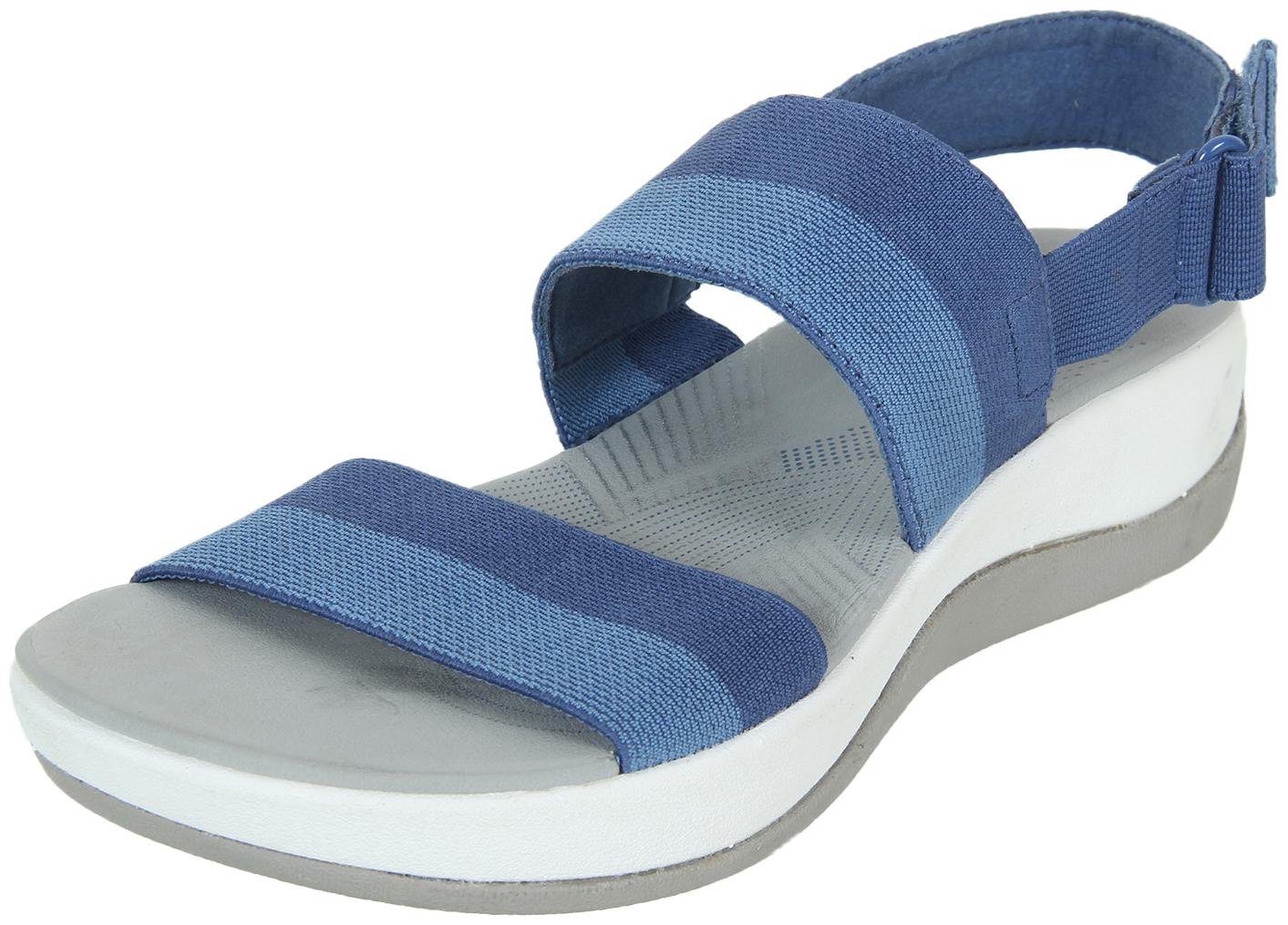 

Clarks Women Blue Floaters