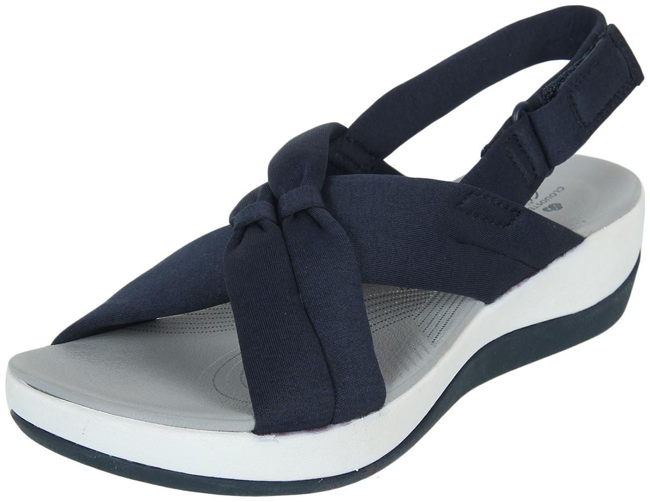 

Clarks Women Blue Floaters