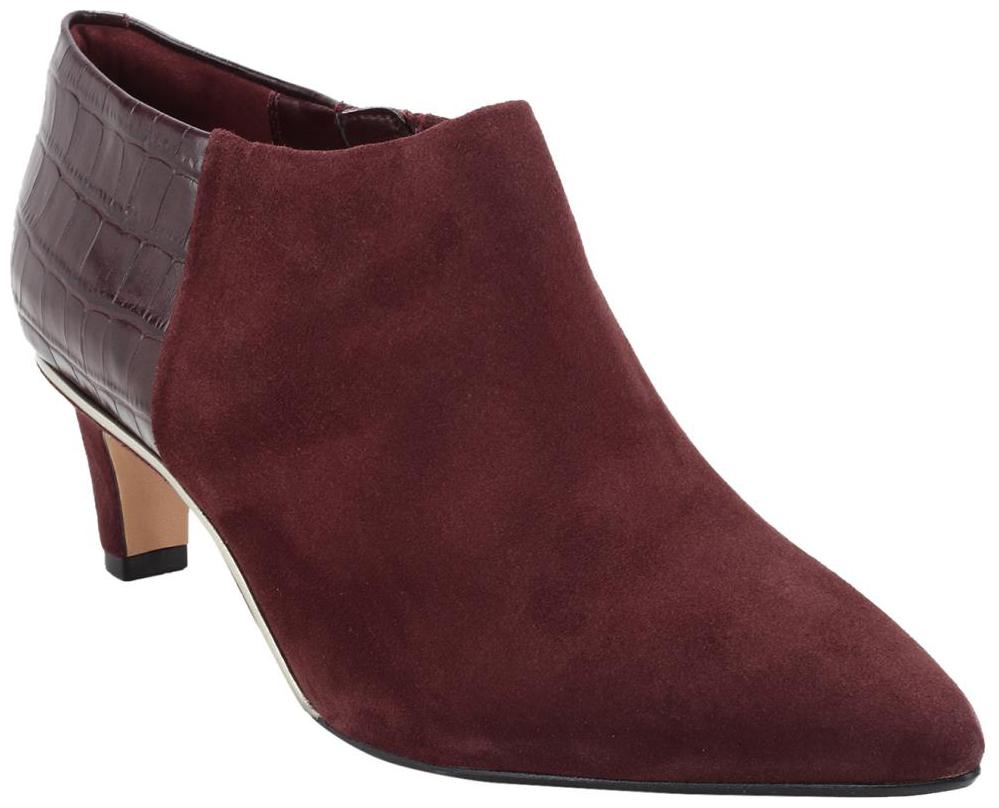 

Clarks Women Red Wedges