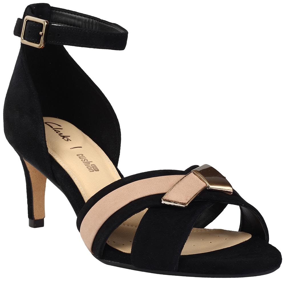 

Clarks Women Black Pumps