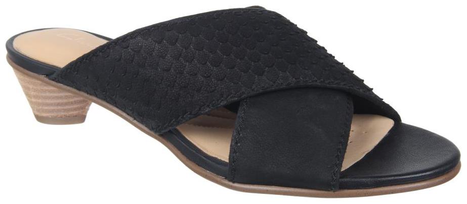 

Clarks Women Black Pumps