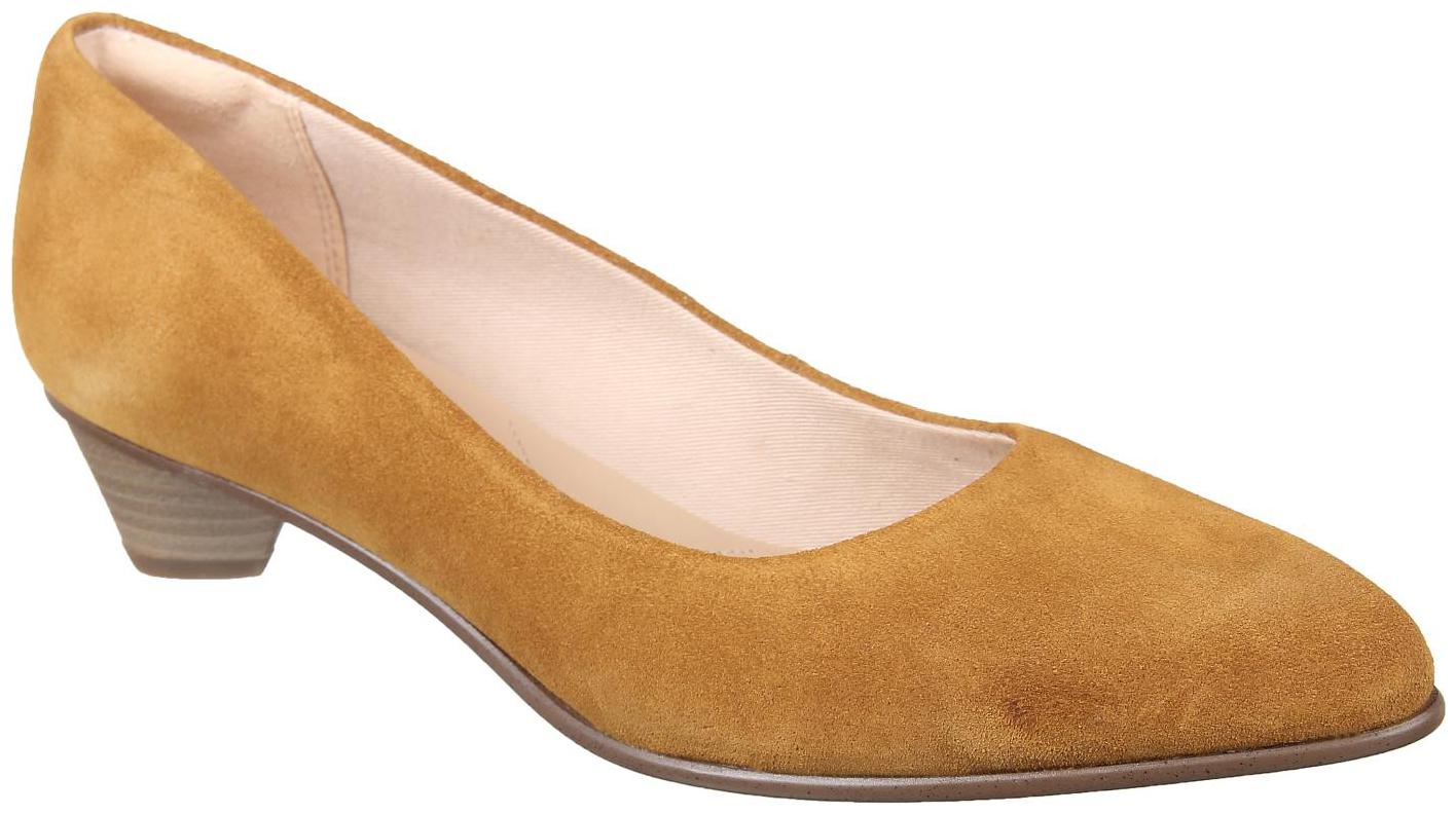 

Clarks Women Tan Heeled Sandals