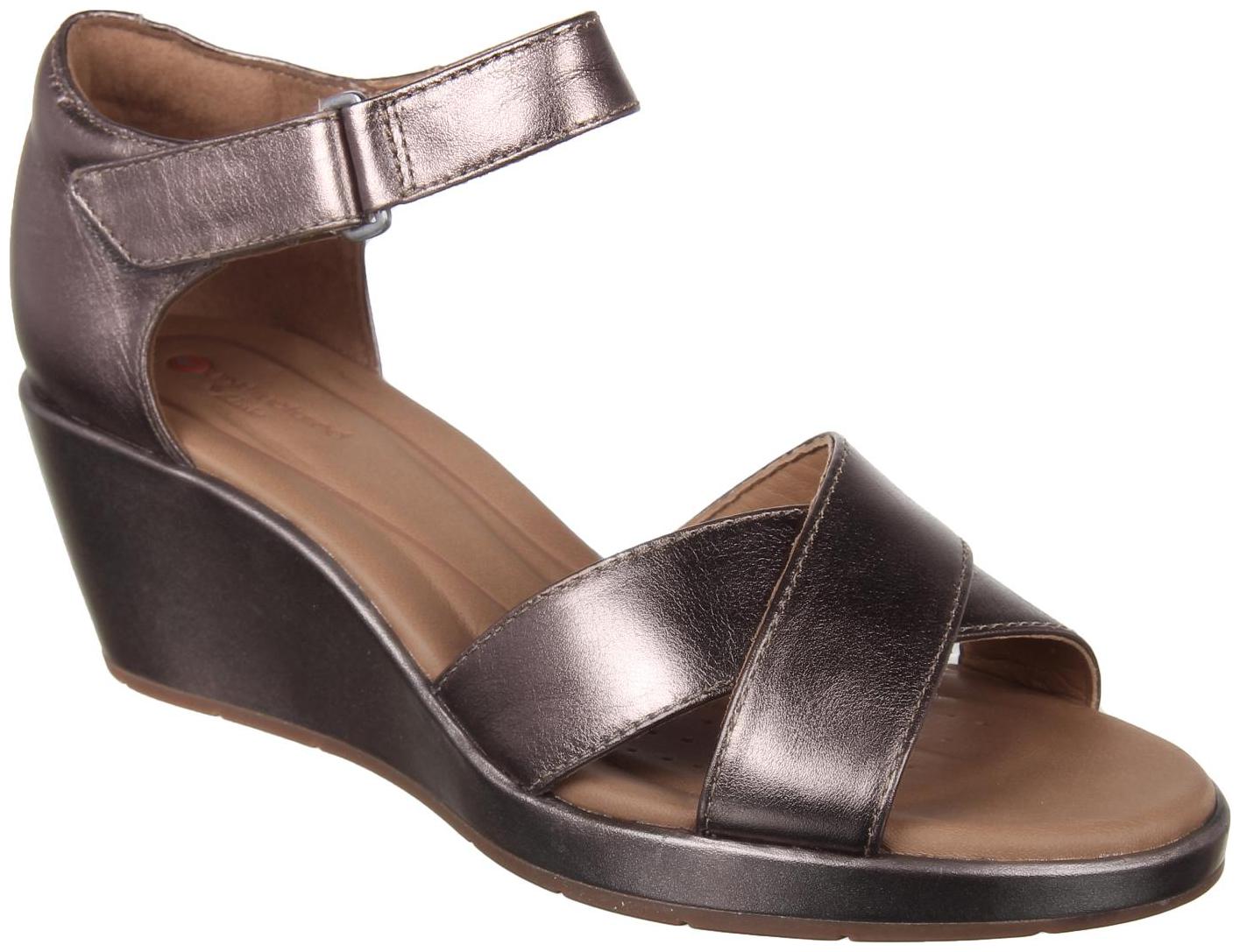 

Clarks Women Brown Sandals