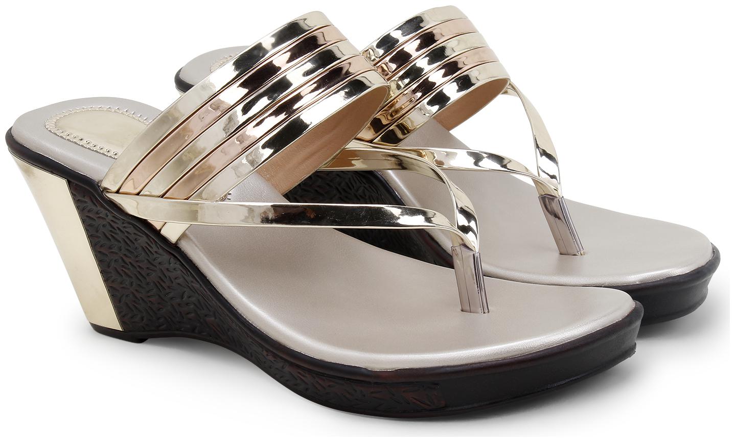 

Clouter hub Women Silver Gold Wedges