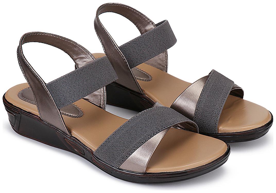 

Clouter hub Women Grey Sandals