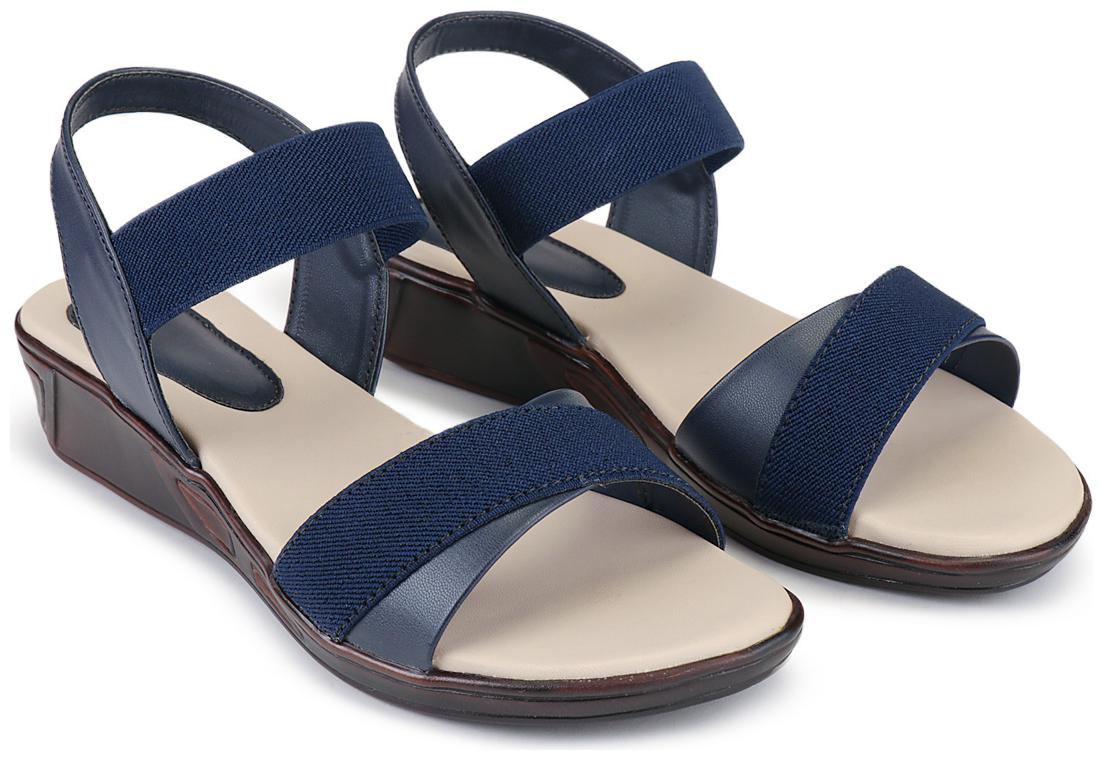 

Clouter hub Women Blue Sandals