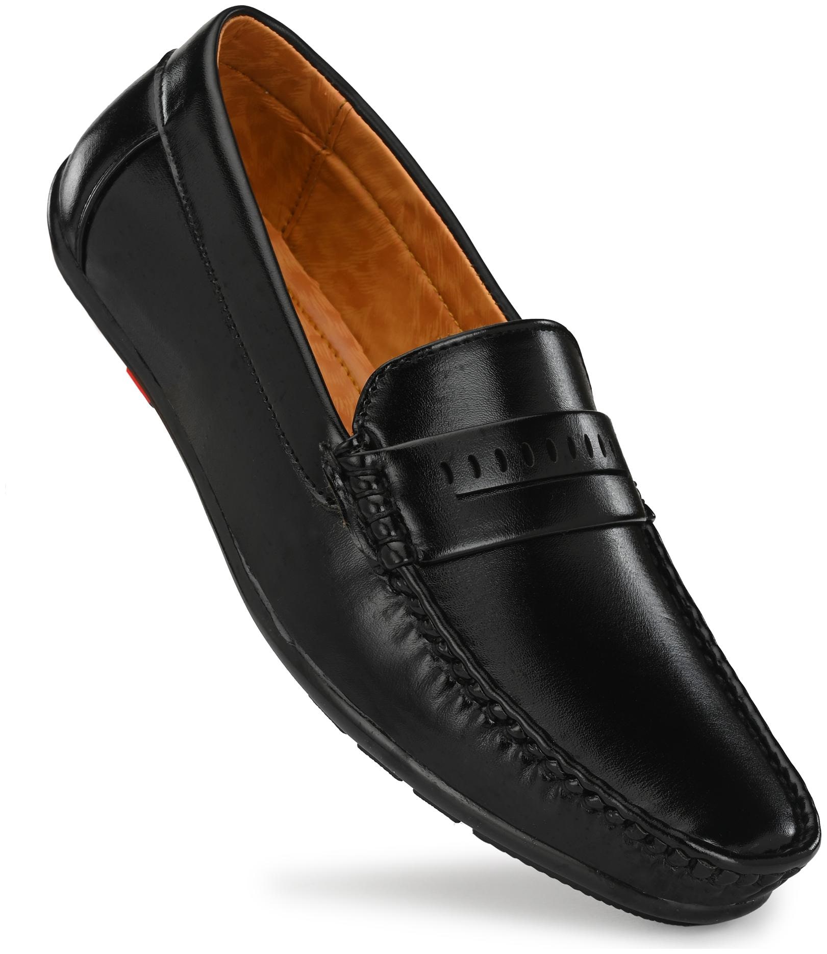 

CLOWITE Men Black Loafers - HD 146 BLACK - HD 146