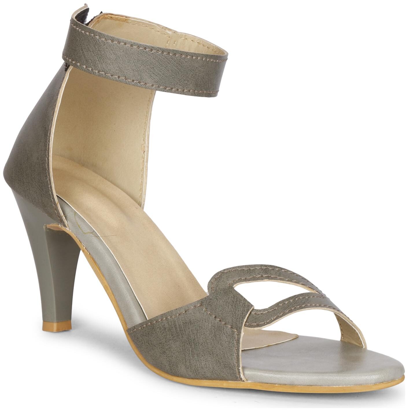 

Commander Women Grey Pumps