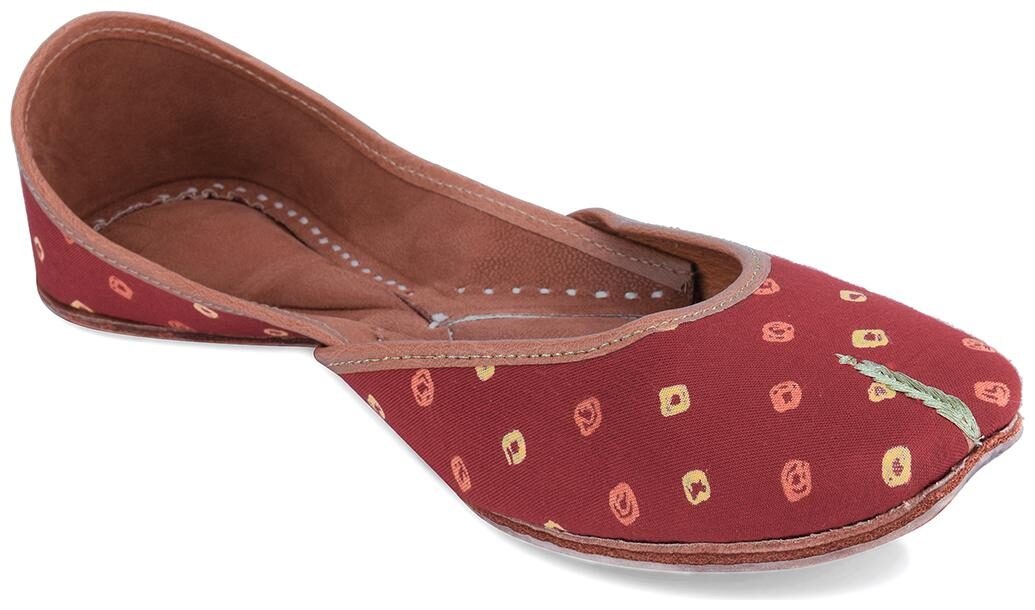 

DESI COLOUR Women Red Mojaris