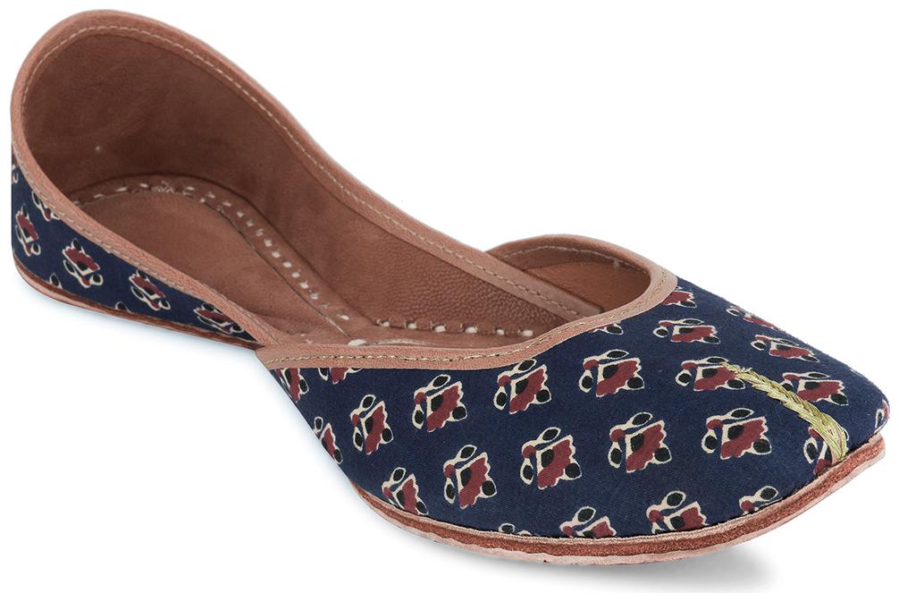 

DESI COLOUR Women Blue Mojaris