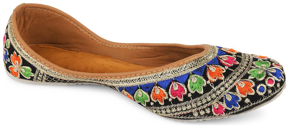 

DESI COLOUR Women Black Mojaris