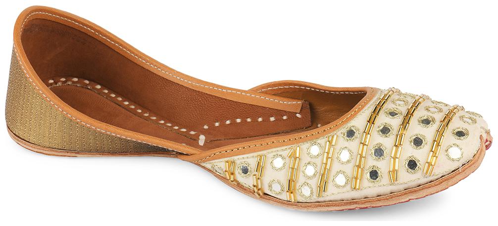 

DESI COLOUR Women Gold Mojaris