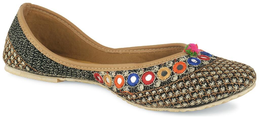 

DESI COLOUR Women Black Mojaris