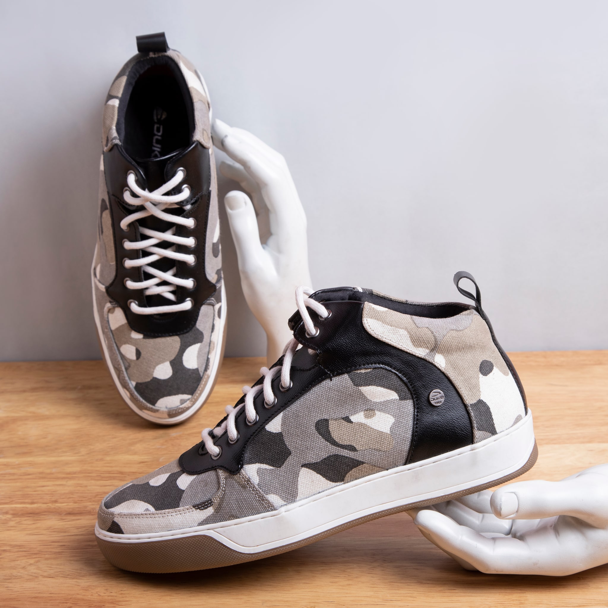 

Duke Casual Shoes Men Grey Sneakers