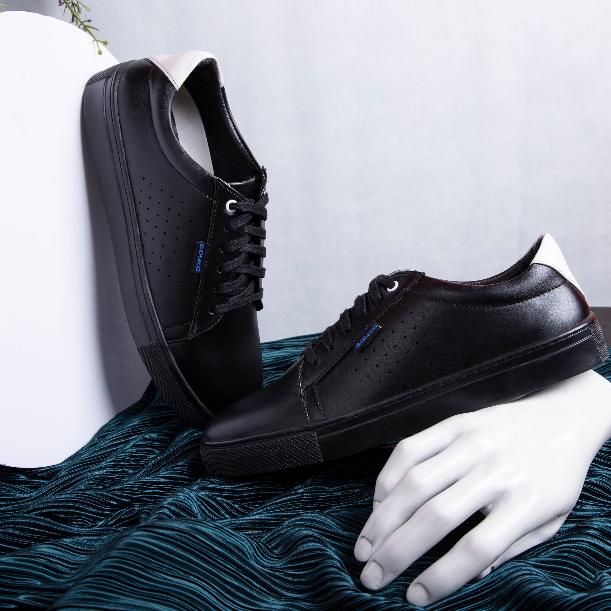 

Duke Sneakers Men Black Sneakers