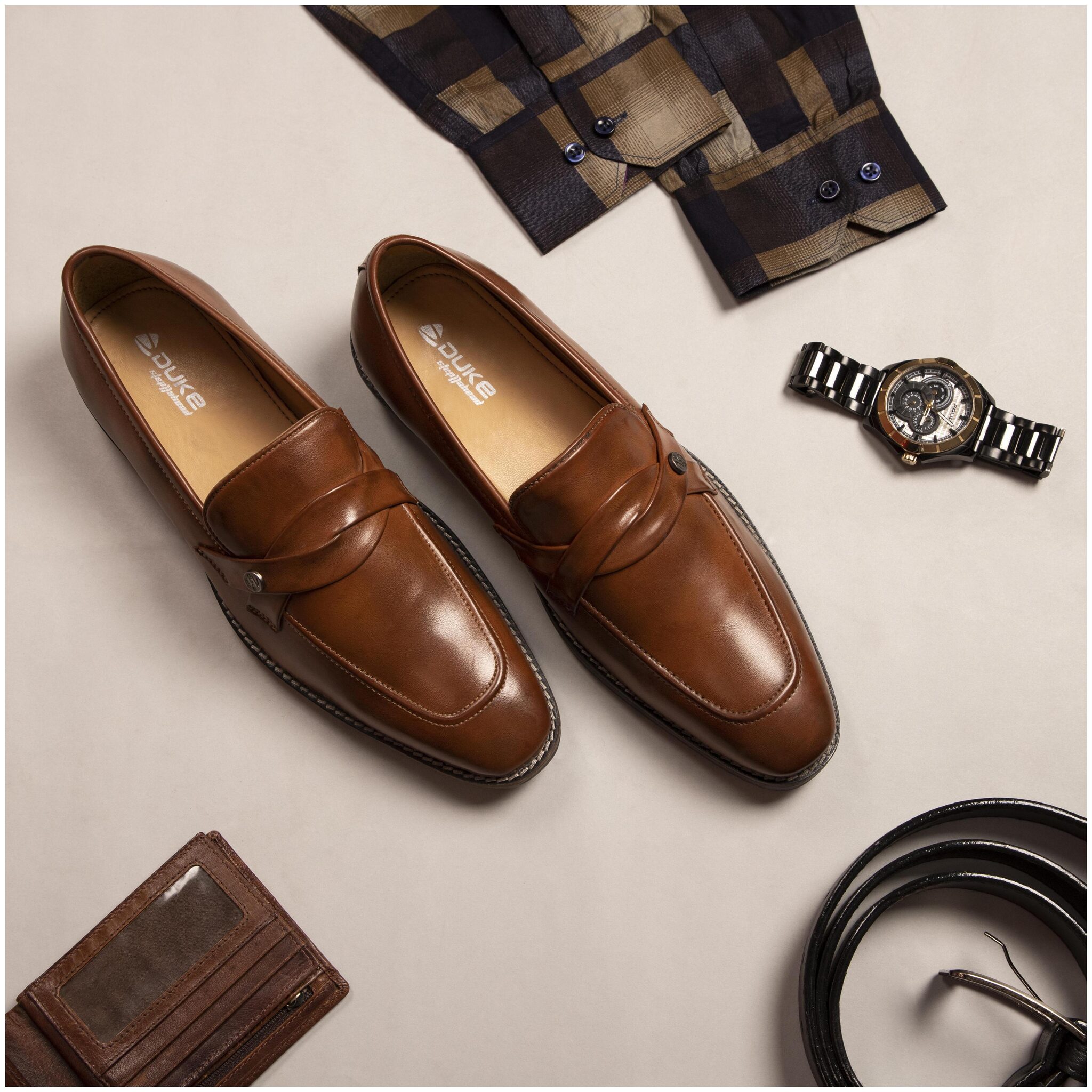 

Duke Men Tan Loafers